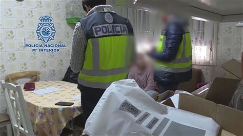 puta en barakaldo|Cuatro detenidos en Barakaldo y otros tres investigados por .